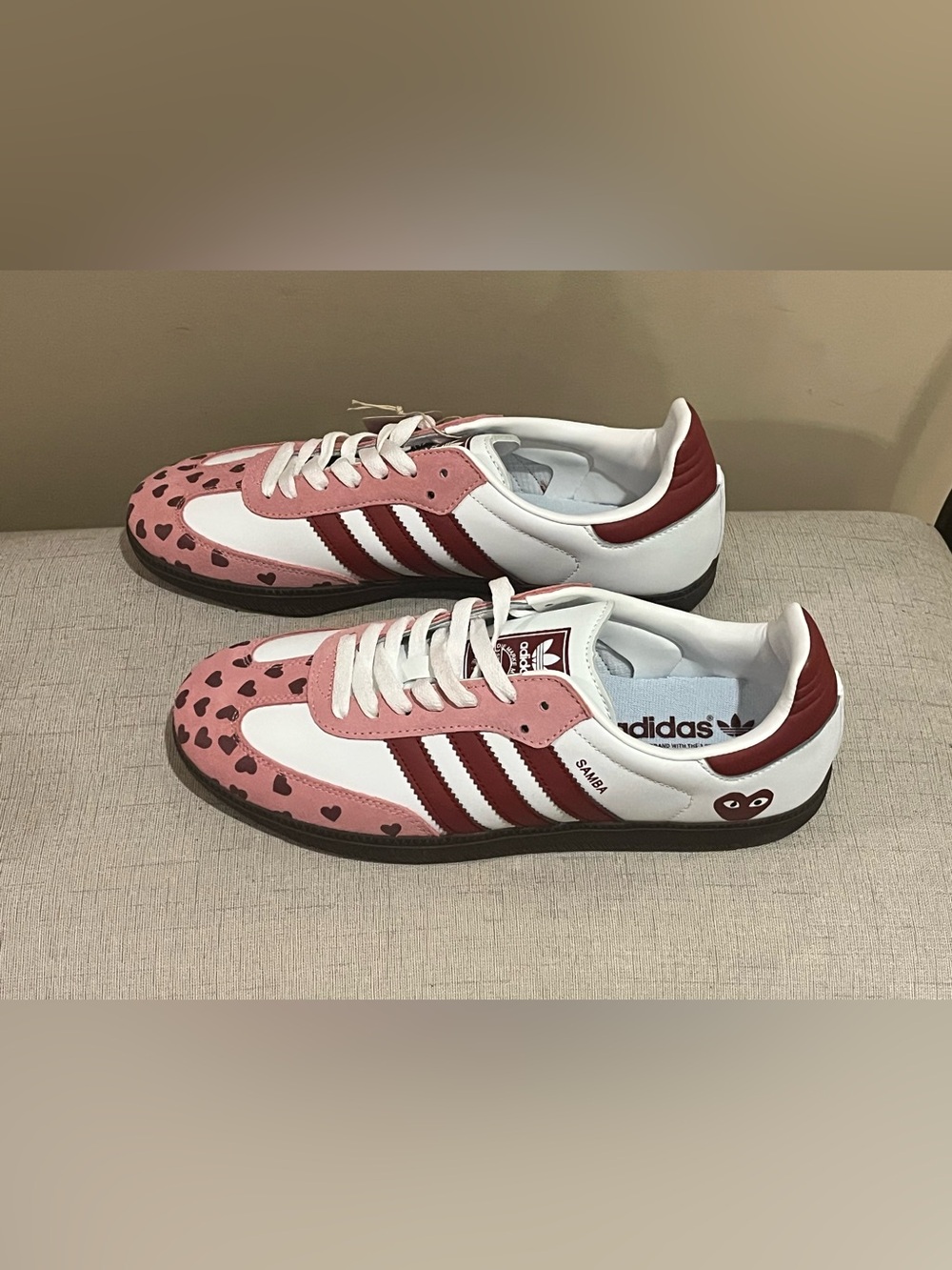 NWT Adidas Samba Low-Top Sneaks White, Pink & Burgundy Heart Detail, US 11/UK43 - Picture 1 of 6